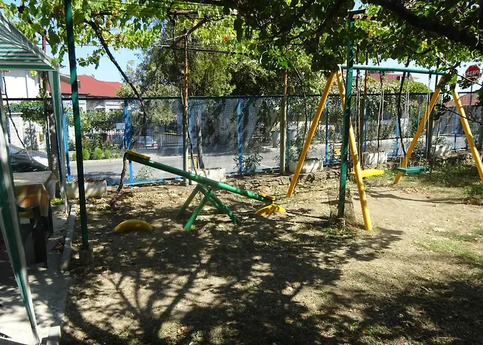 лятна генчеви град 招待所 *